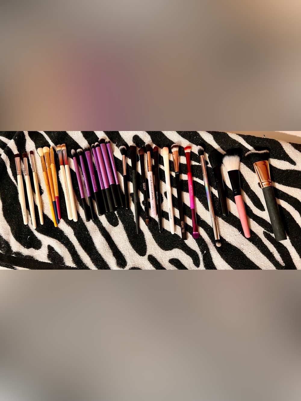27 Mixed Makeup Brush Collection in Black, Pink, Purple & Cream